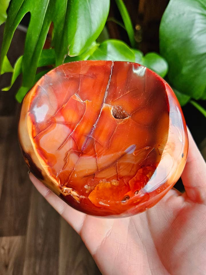 Grand bol en cornaline pour la vente par Little Miss Cosmic