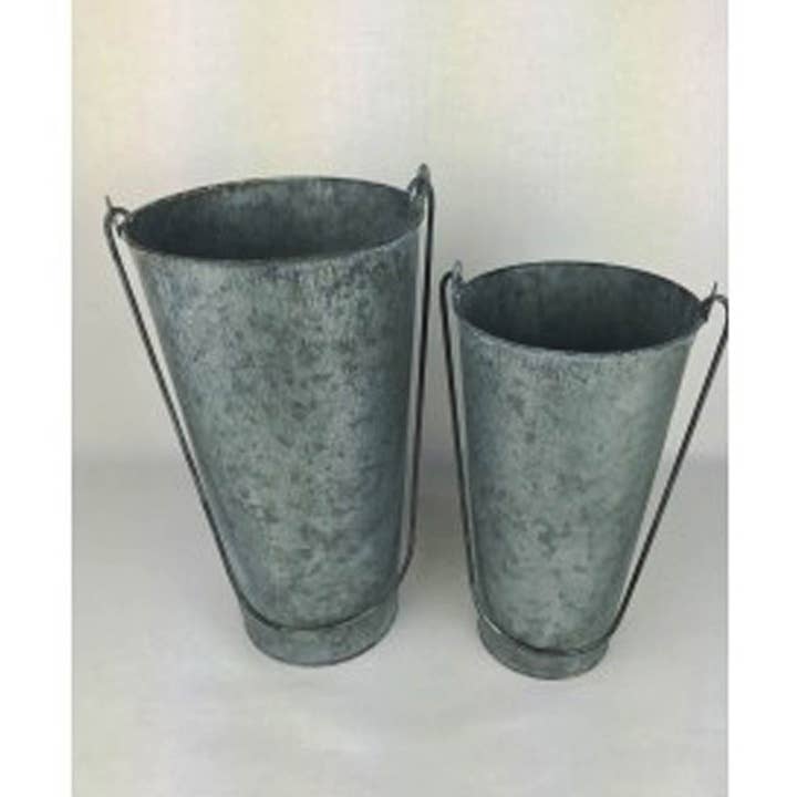 Galvaniseret Tin Flower Spande med 2 Store Håndtag, Naturlig, Sæt af 2 - 11" Tall, 13" Tall for engroshandel hos Birch Maison