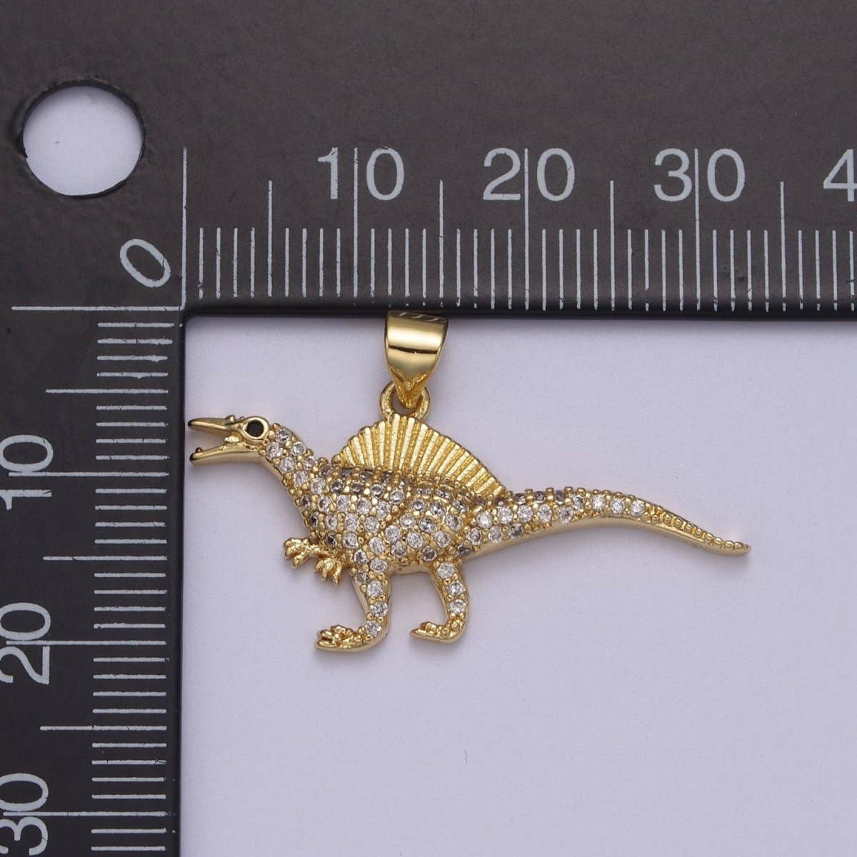 Aim Eternal - Vendita all'ingrosso Ciondolo/pendente - Ciondoli di Dinosauro in Oro, Ciondolo Spinosauro Gioielli Dino in Zirconia Cubica Trasparente J-3341