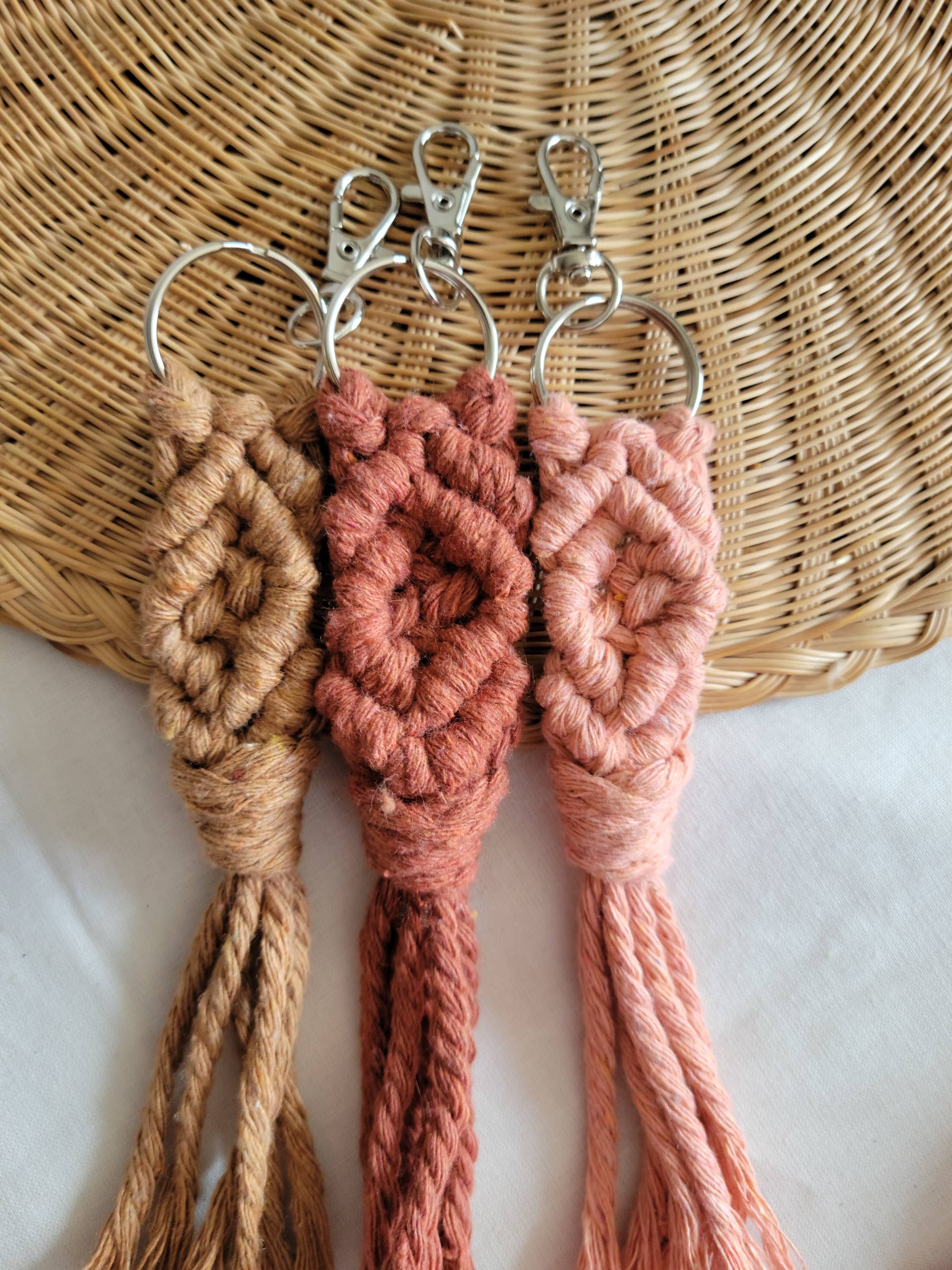 Ruby Moon Decor – Engroshandel Nøglering - Dame – Macrame Boho Nøgleringe, 18 farver5