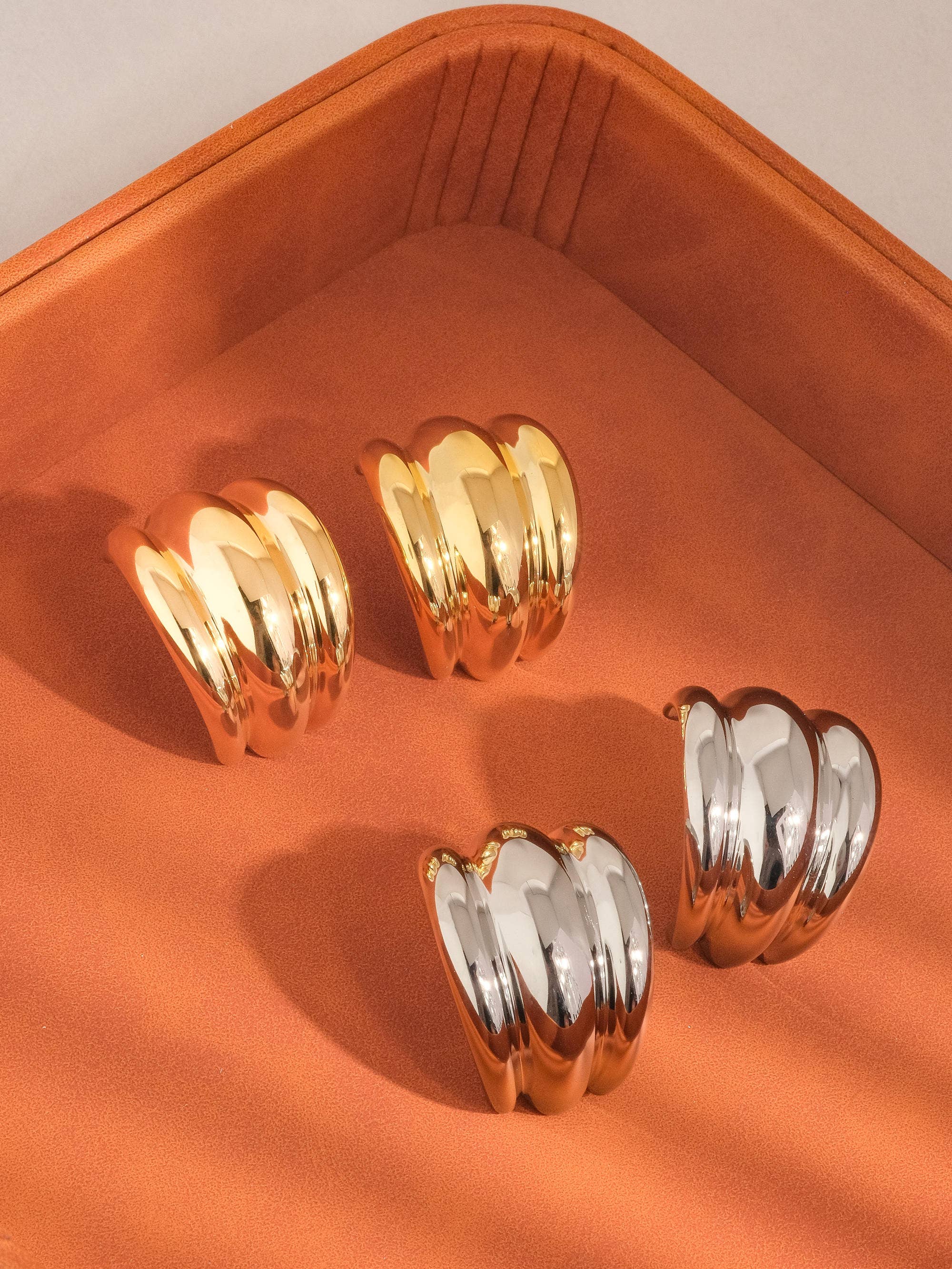 Flânerie by MAIQ - Wholesale Hoop Earrings - Colton 18K Gold Non-Tarnish Layered Spiral Earring4