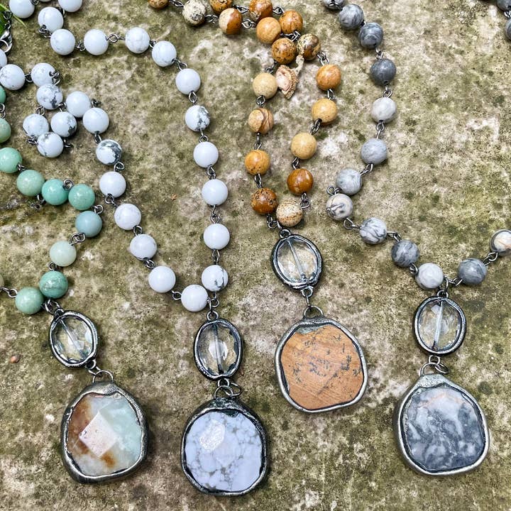 Grace & Grit Living by Amy Louise - Wholesale Halskettinghanger - Shasta halsketting van gesoldeerde steen en kristal.12