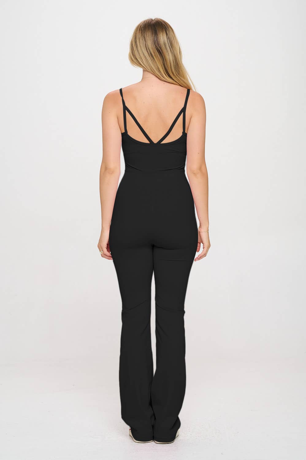 otos active – Engroshandel Activewear-sæt – til kvinder – 2 dele sæt med matchende flare-jumpsuit og aktiv jakke3