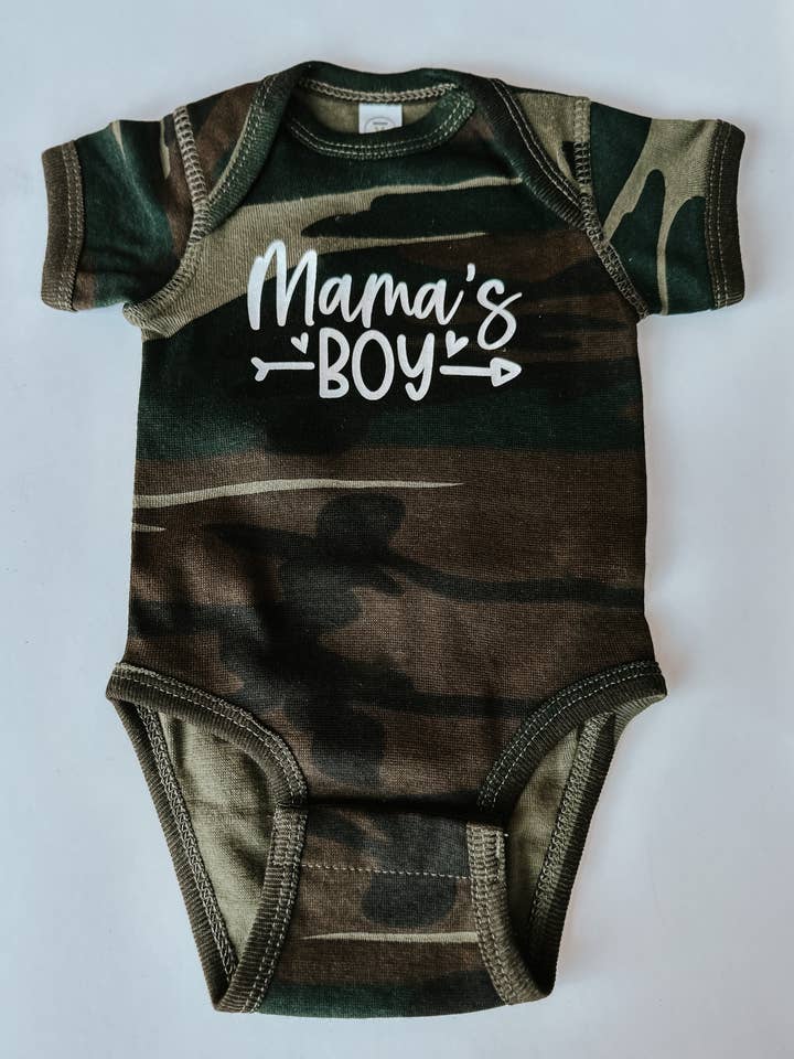 Mama's Boy | Combinaison camouflage pour la vente par Bizzy's Wholesale