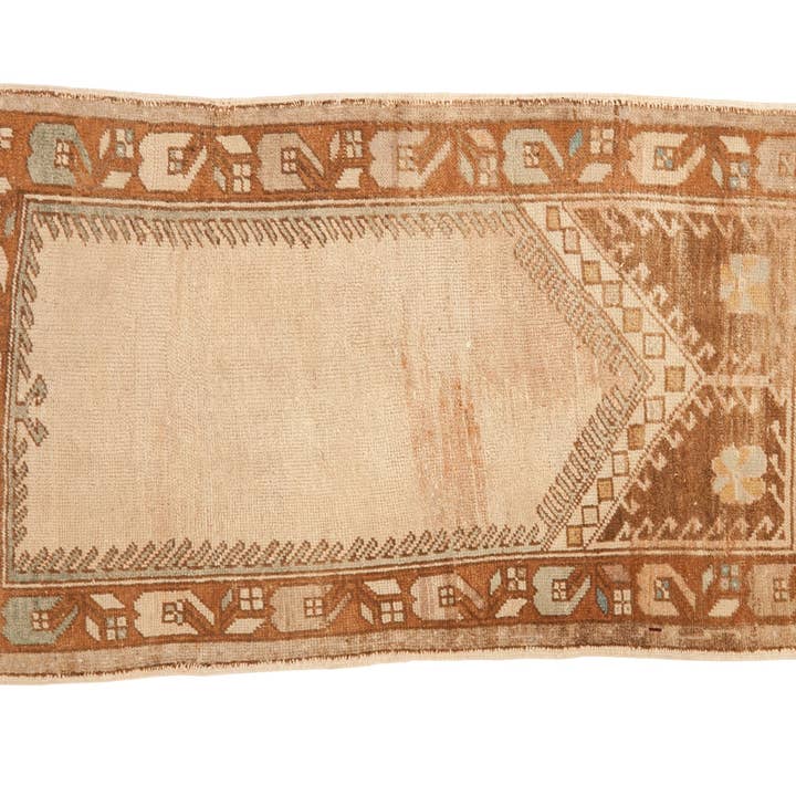 2,5 x 4 Vintage Ushak-Teppich im Antik-Look für den Großhandel von Old New House