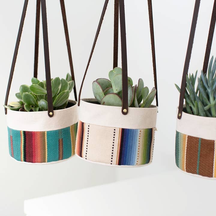 Good Company Wares - Vente Jardinière suspendue - Jardinière suspendue moyenne en toile naturelle | Rouge+bleu3