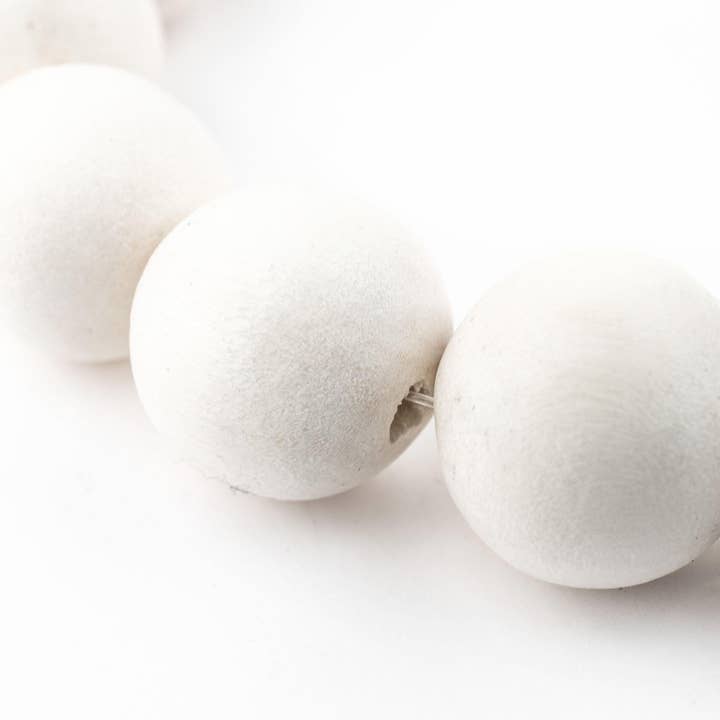 The Bead Chest - Venta al por mayor Cuentas - Cuentas redondas de madera natural blanca de 20 mm1