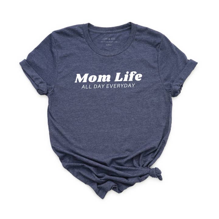 T-shirt Mom Life All Day pour la vente par Just Cool Moms