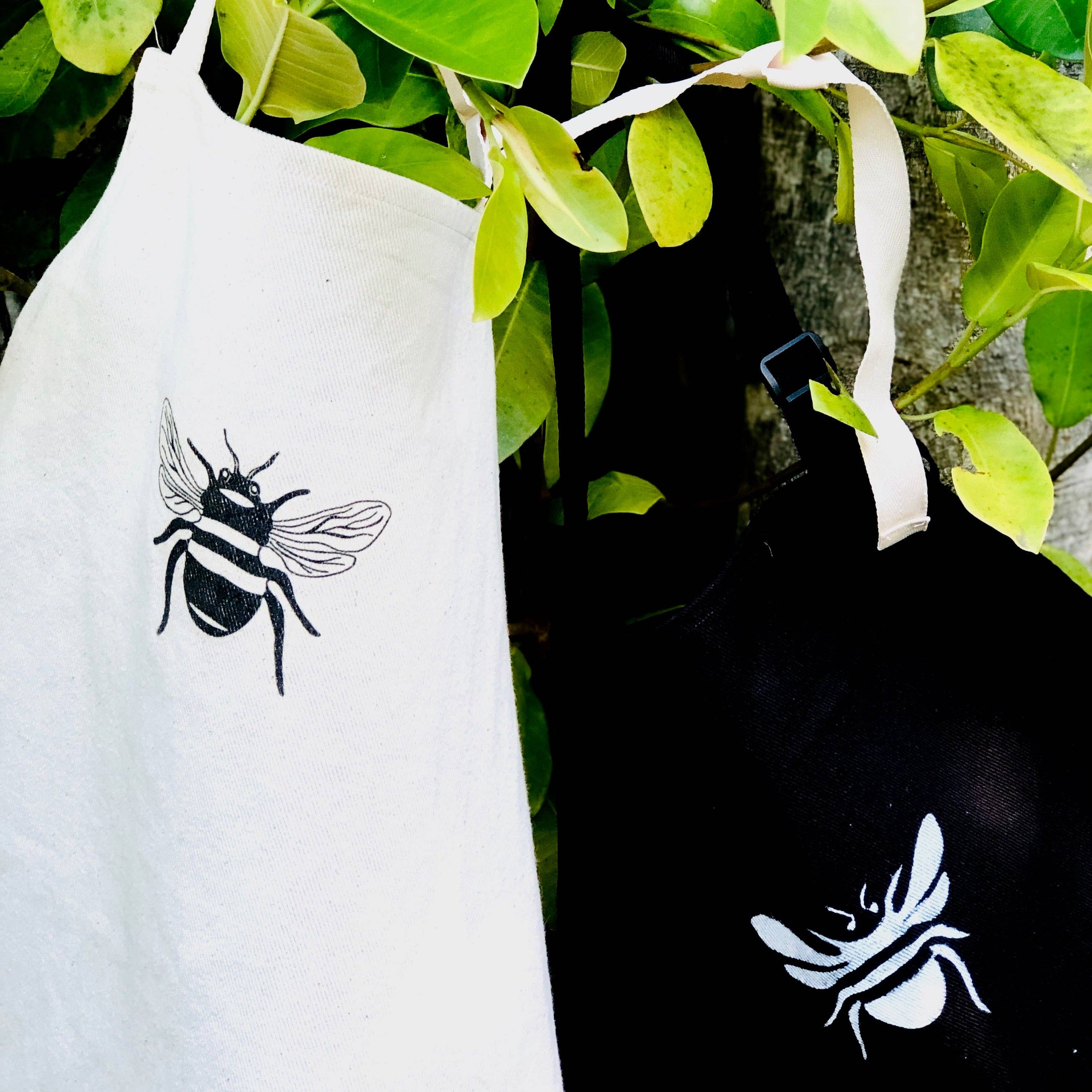 Pollen Sisters - Wholesale Apron - Bee Apron Black2