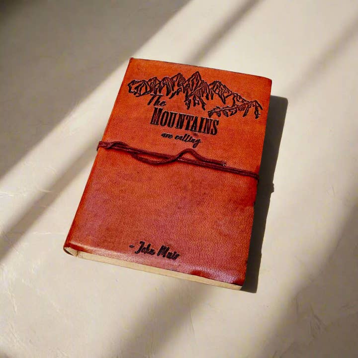 Soothi | Containers Of Creativity - Vendita all'ingrosso Diari/agende - The Mountains stanno chiamando John Muir Quote Diario in pelle4