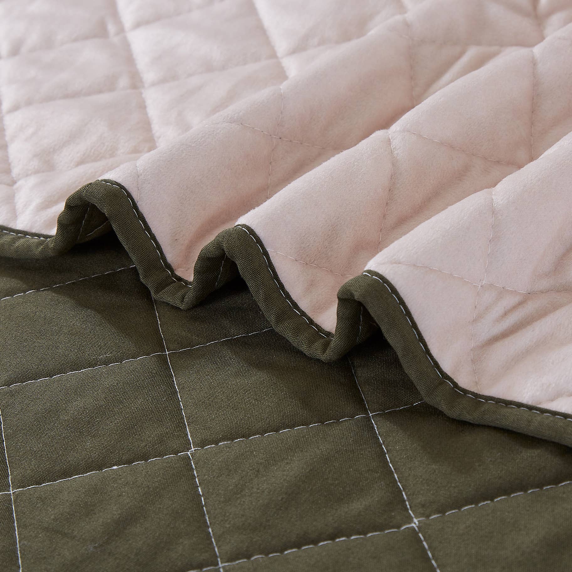 Duke Imports - Wholesale Bedding Set - "Three Bears" Micromink Designer Microfiber Quilt Set3