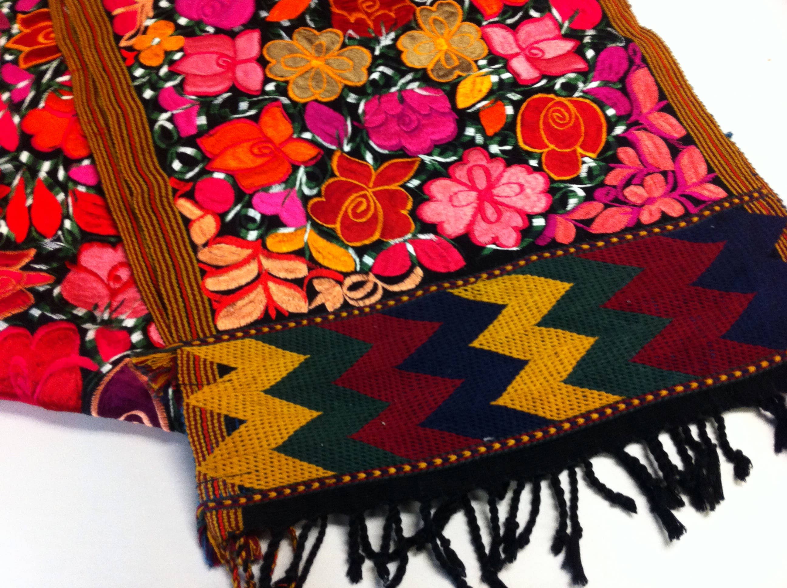 Lumily - Wholesale Table Runner - Flower Table Runner (Small) - Guatemala3