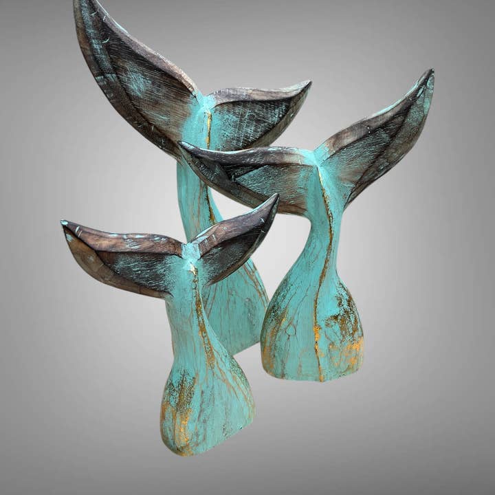 Batik Indah – Engroshandel Skulptur – Sæt med 3 stående træhvalhaler ornamenter1