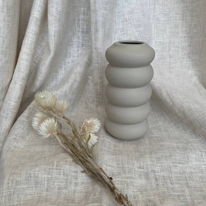 VASE EN CÉRAMIQUE CÔTELÉ pour la vente par ri-ri-ku