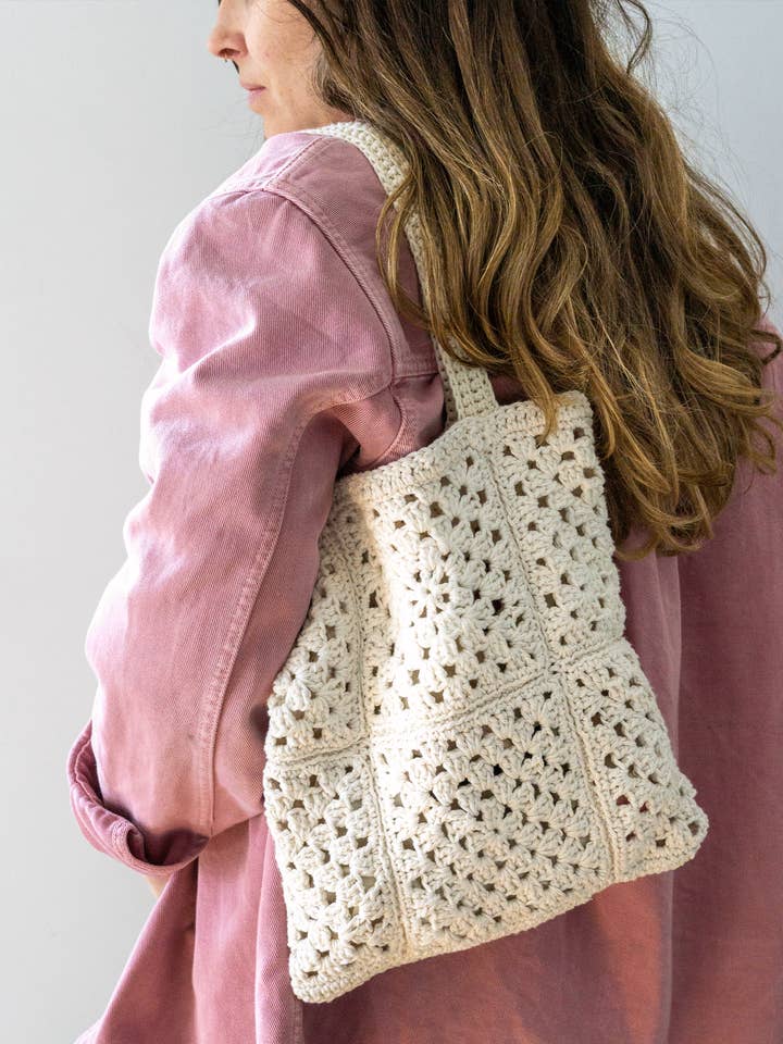 Ensemble de fabrication d'un sac en crochet de type granny s pour la vente par brin brun