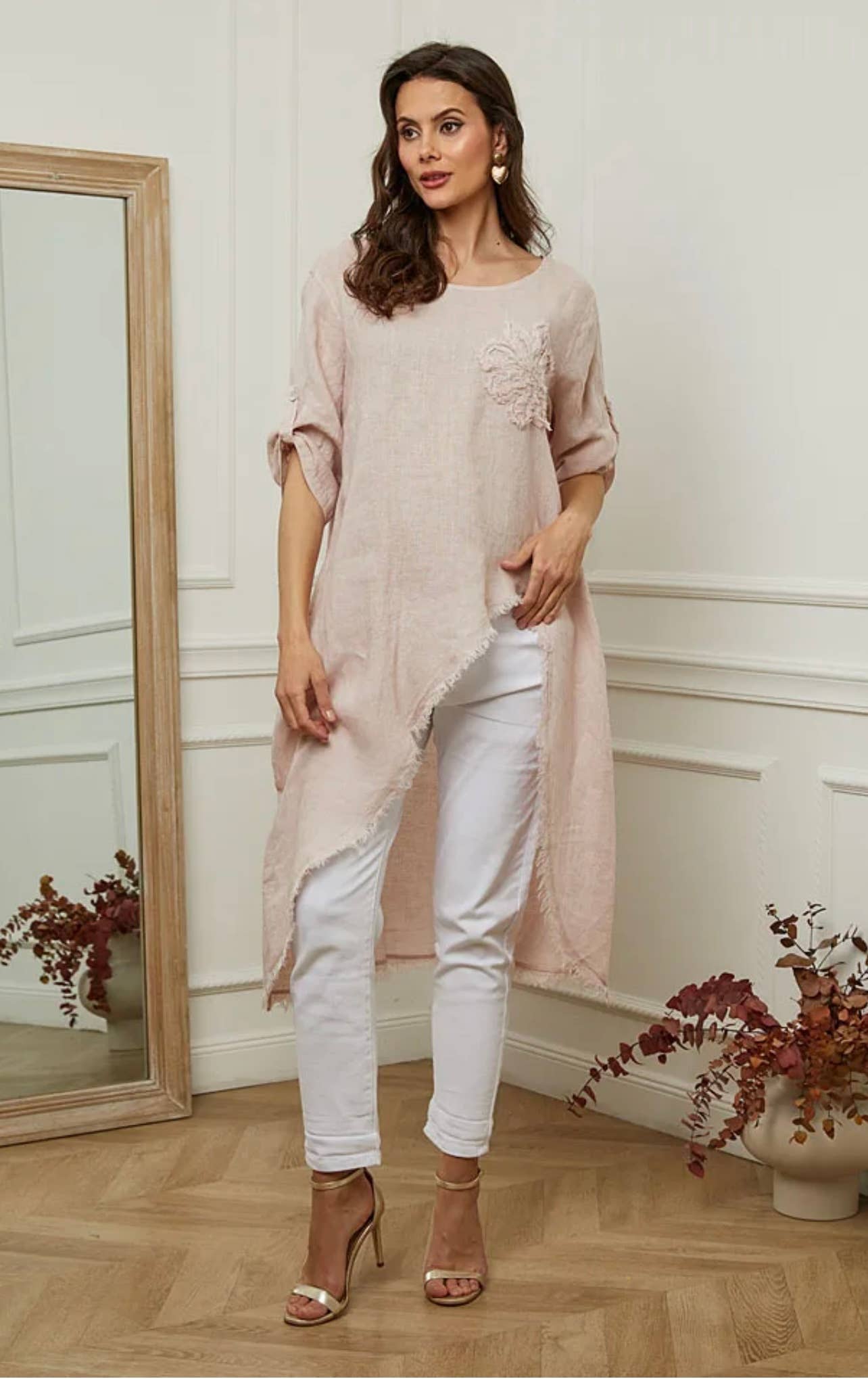 LÉA & LUC – Großhandel Kleid – Damen – 100 % Leinenkleid mit Blumenmotiv auf der linken Brust, REF. 724824