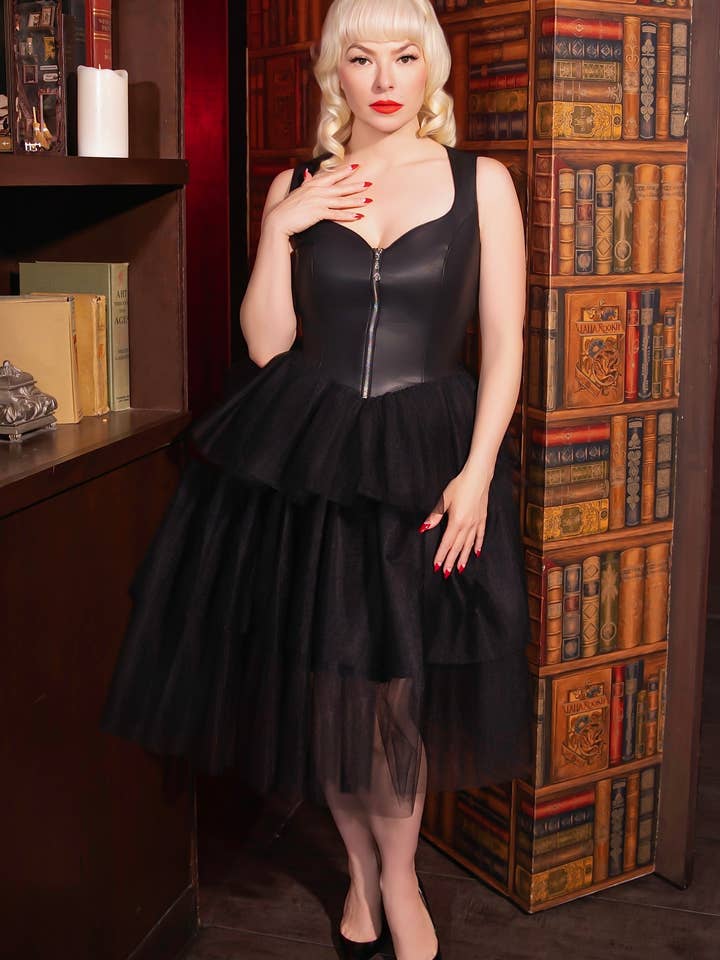 La robe en tulle Rebel – Robe punk en faux cuir et tulle à volants (Édition Alt Ballerina) pour la vente par Weasel Wear