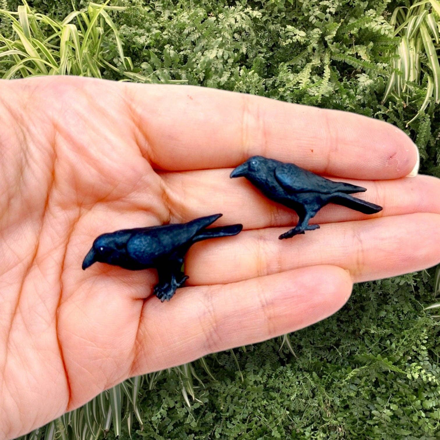 The Scale Grail - Wholesale Decorative Figurine - Miniature Raven - 1:12 scale mini black birds sized for horror diorama, dollhouse, arts and crafts replica animal avian crow (Set of 2)1