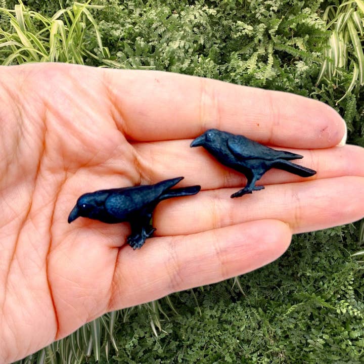 The Scale Grail - Wholesale Decorative figurine - Miniature Raven - 1:12 scale mini black birds sized for horror diorama, dollhouse, arts and crafts replica animal avian crow (Set of 2)1