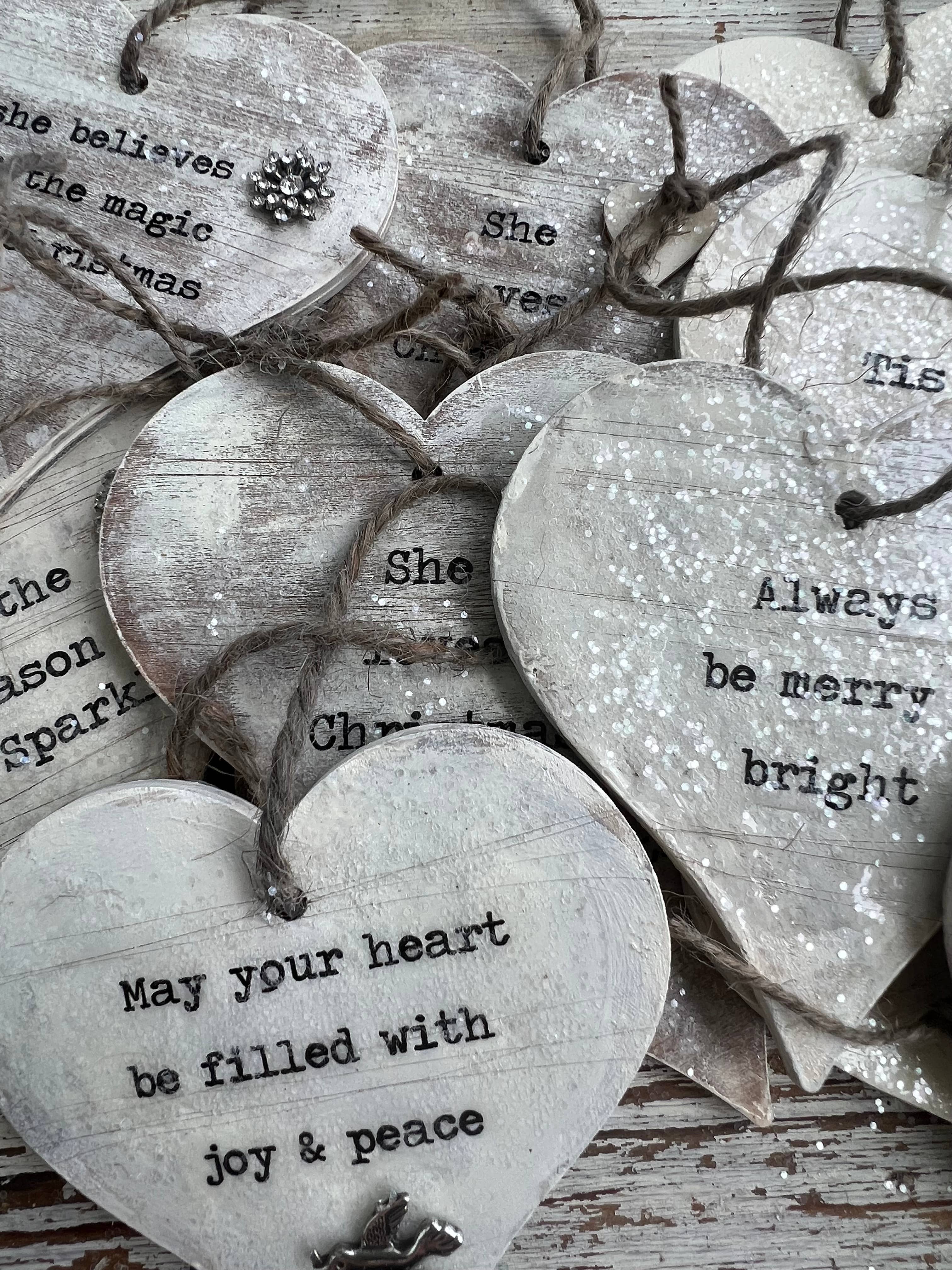 UnfiniSHEd - Vente Objets de décoration - Décoration de Noël en forme de cœur en bois Tis the Season3