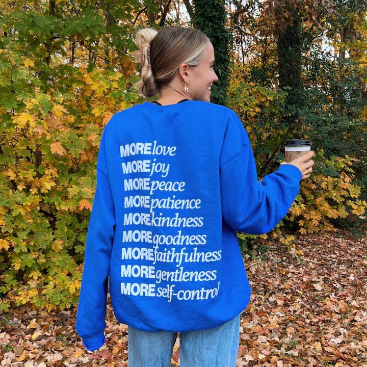 NOVITÀ! | FELPA "MADE FOR MORE" | BLU REALE per la vendita all'ingrosso da parte di He Would Love First