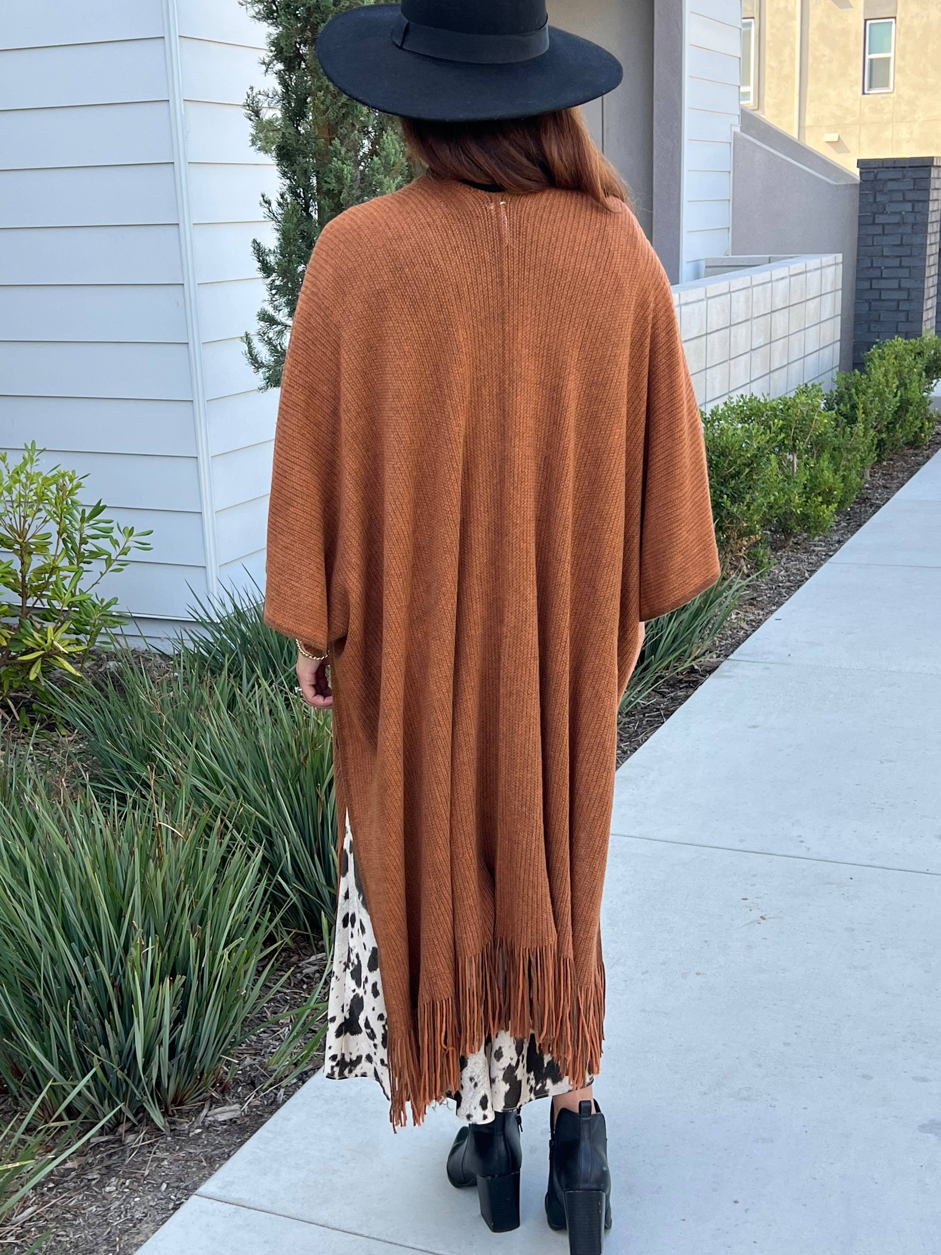 Justin & Taylor – wholesale Kofta - Dam – Harlow cardigan | Kimono-cardigan med fickor och fransad nederkant7