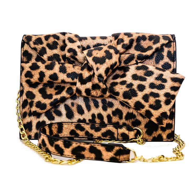 Pochette en cuir végétalien Luna Leopard avec ferrures dorées pour la vente par Timmy Woods Beverly Hills