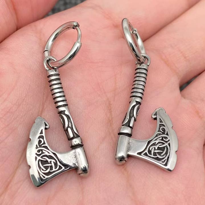 Boucles d’oreilles créoles en acier inoxydable avec hache nœud celte viking - MJ pour la vente par Mio Queena