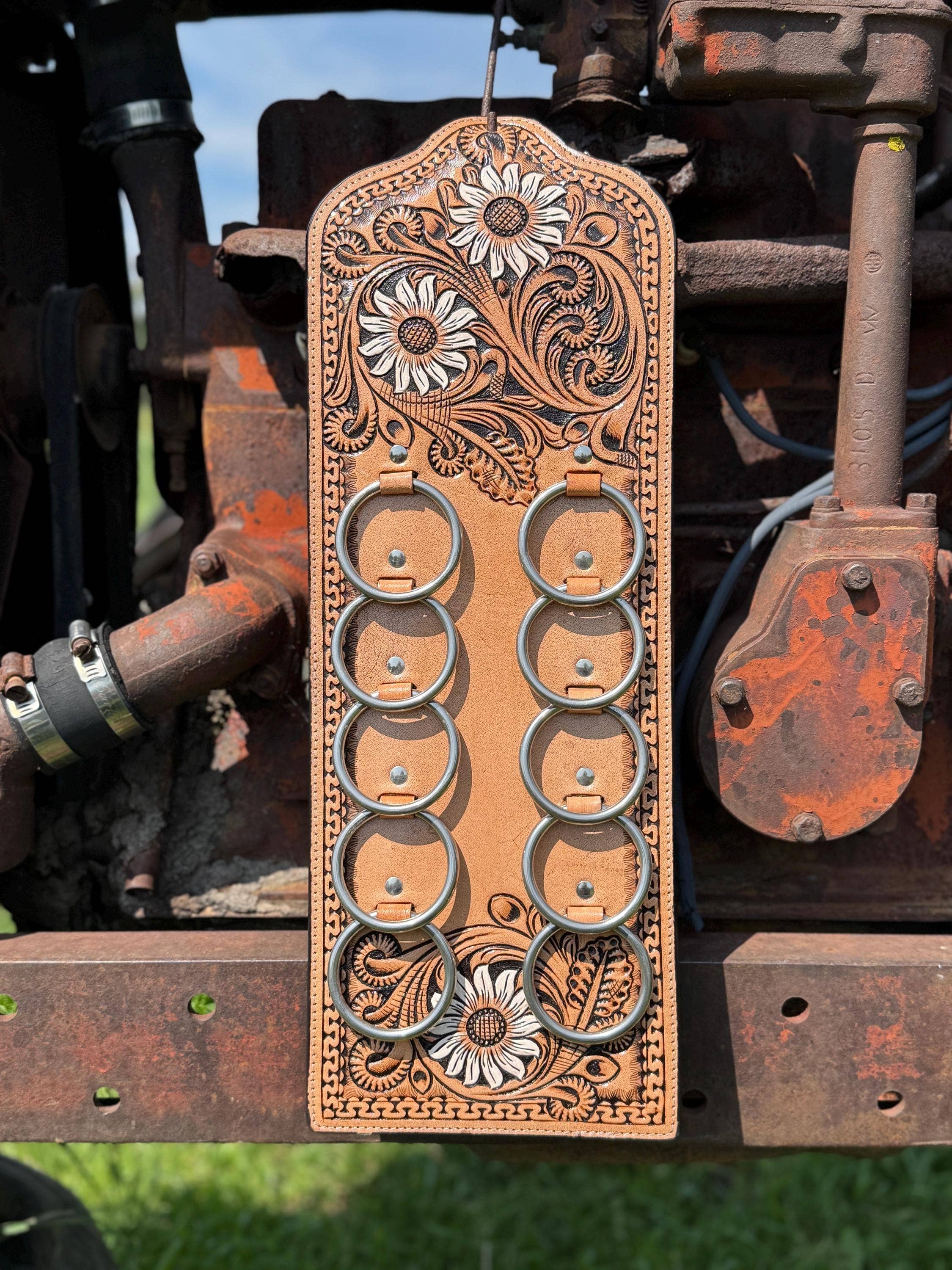 Double B Wild Rags – Großhandel Schal – Damen – Echter Western-Tooling-Leder-Wild-Rag-Schalhalter Keeper ein Double B Wild Rags Exklusiv.1