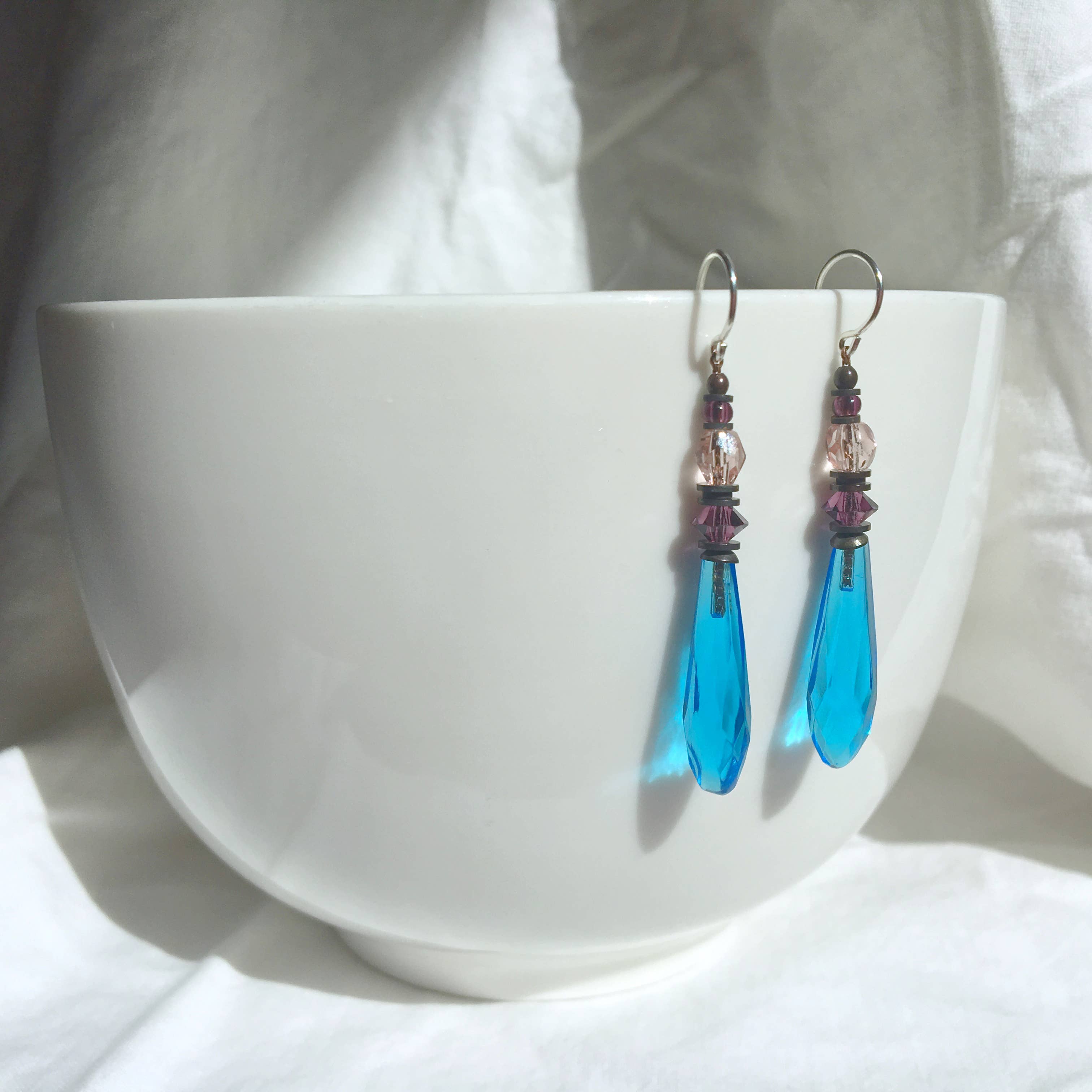Owen Glass Collection - Wholesale Dangle Earrings - SOUVENIR 7 - BRIGHT TURQUOISE PRISM EARRINGS, AMETHYST4