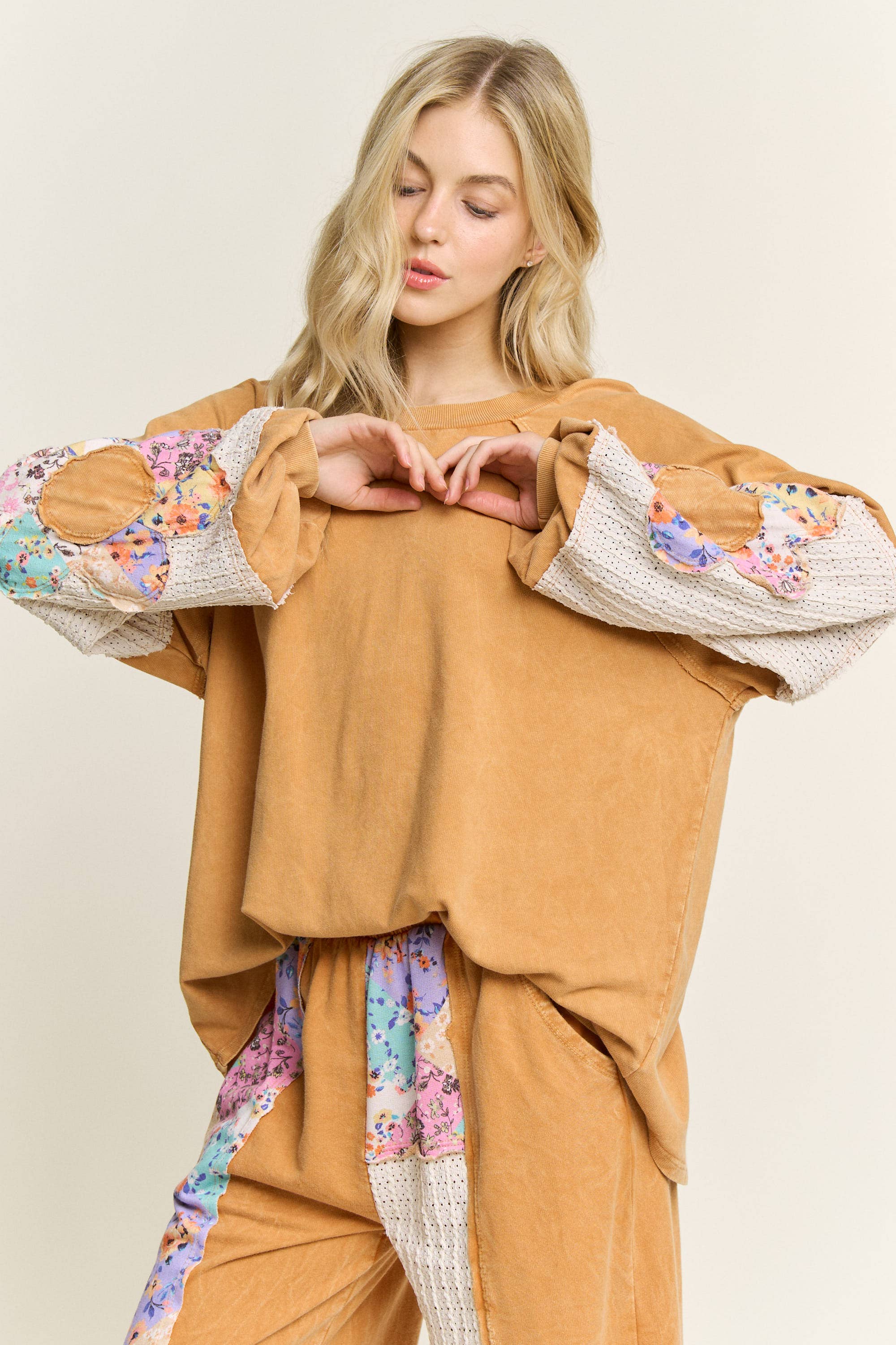 J.Her – wholesale Sweatshirt - Dam – MineralWash Floral Patcherad ärm Terrytröja HT606314