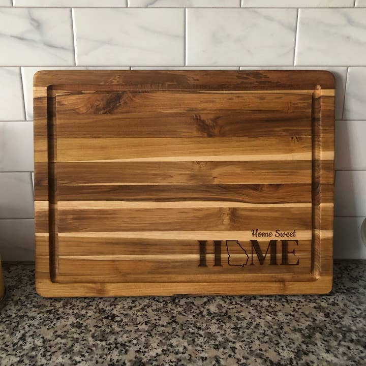 Planche à découper en teck pour la vente par Peak Handmade