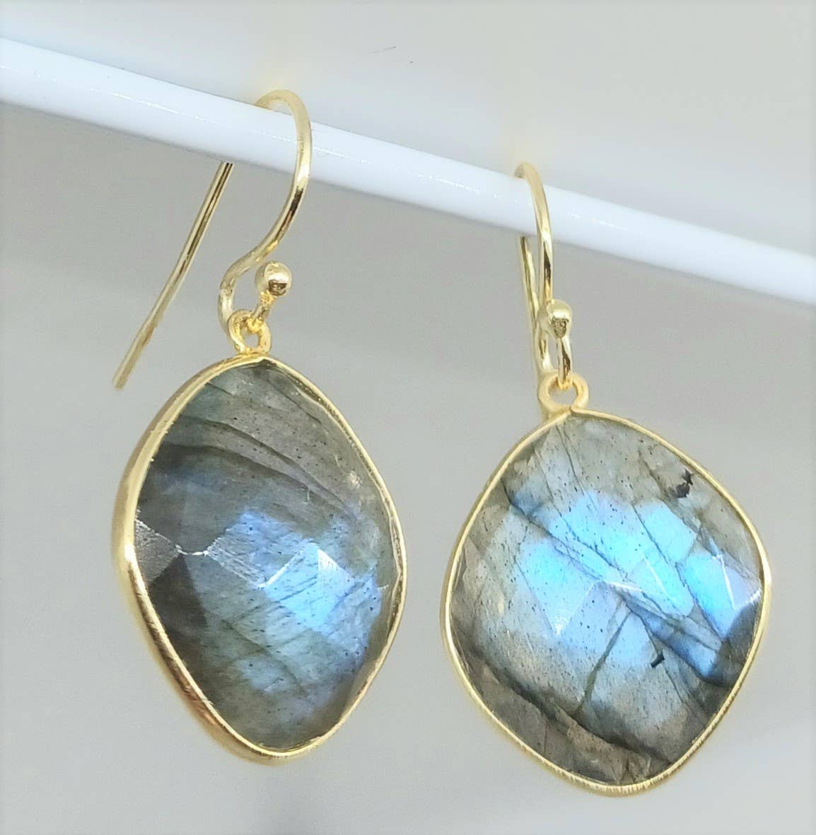 Atelier Leblanc – wholesale Dangle earrings – Elegance Earrings Labradorite or Onyx or Moonstone1