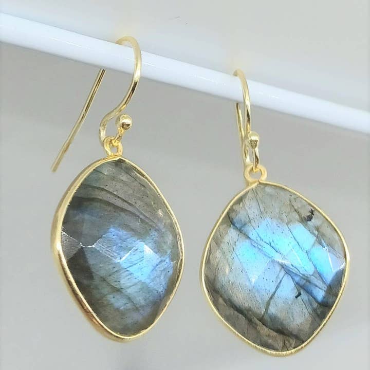 Atelier Leblanc – wholesale Dangle earrings – Elegance Earrings Labradorite or Onyx or Moonstone1