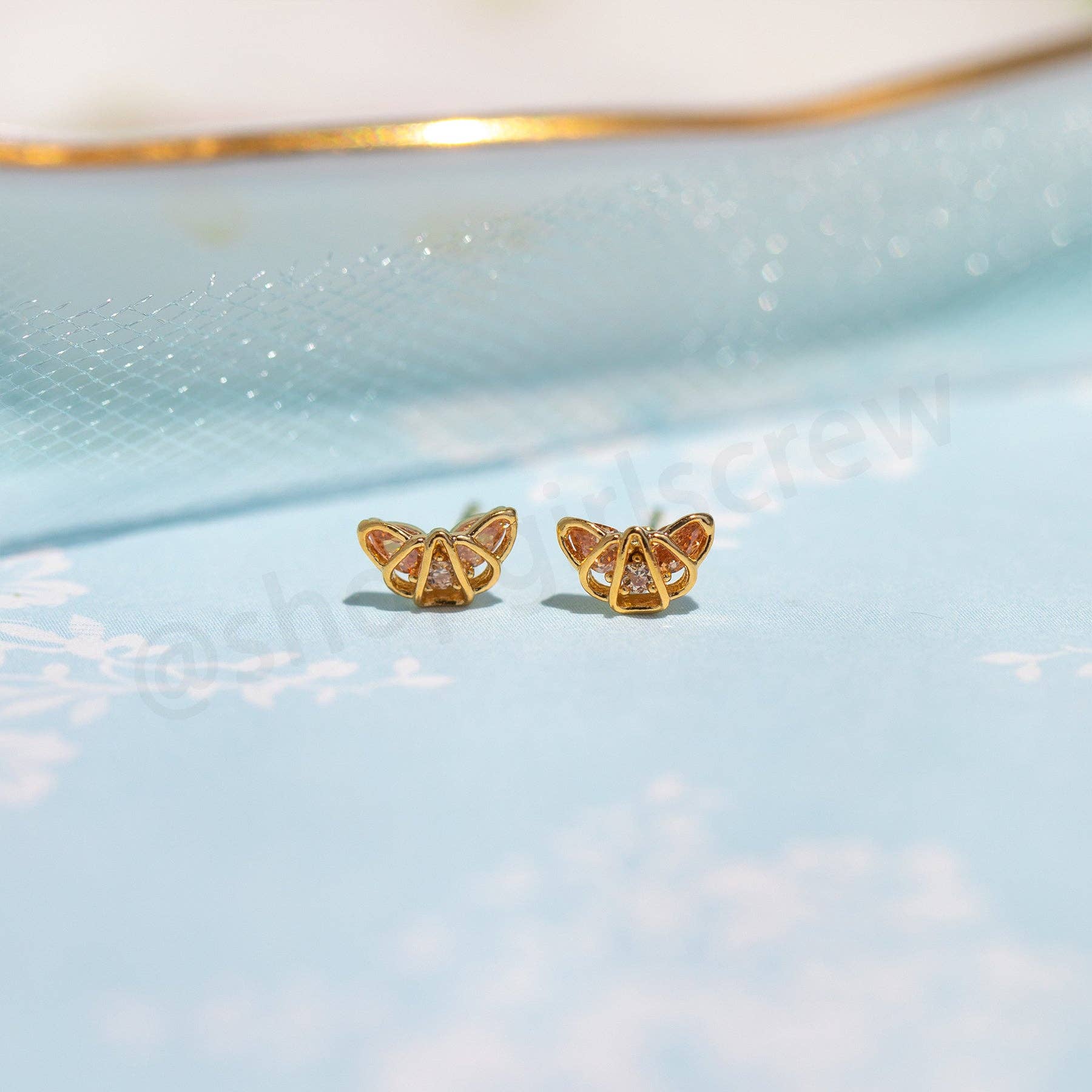 Girls Crew – Engroshandel Ørestikkere – Croissant Ørestikker3