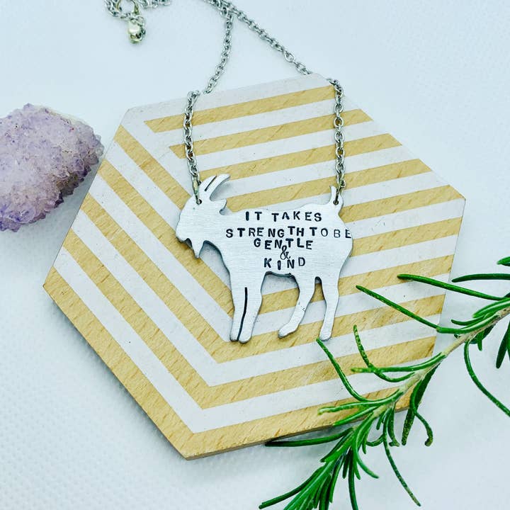 Styrke til at være blid og venlig ged halskæde for engroshandel hos Christy Robinson Design