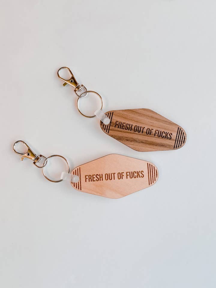 Fresh Out Of Fucks Motel sleutelhangers voor wholesale door Johnson Livings LLC