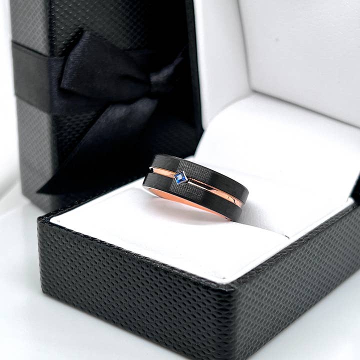 rings paradise – wholesale Vigselring – Volfram bröllopsband med safirsten