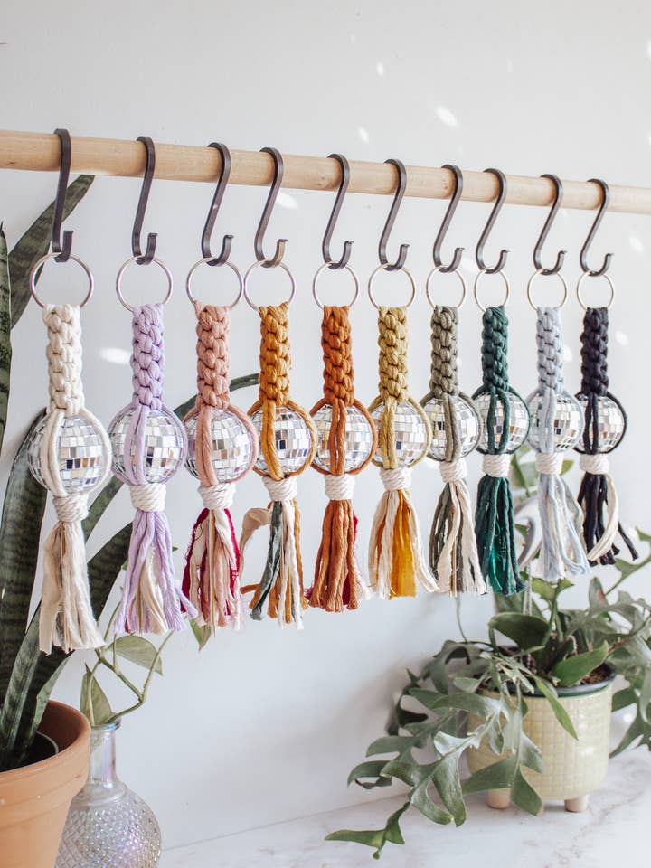 Disco Ball Macrame autobedeltje voor wholesale door Modern Bo Studio