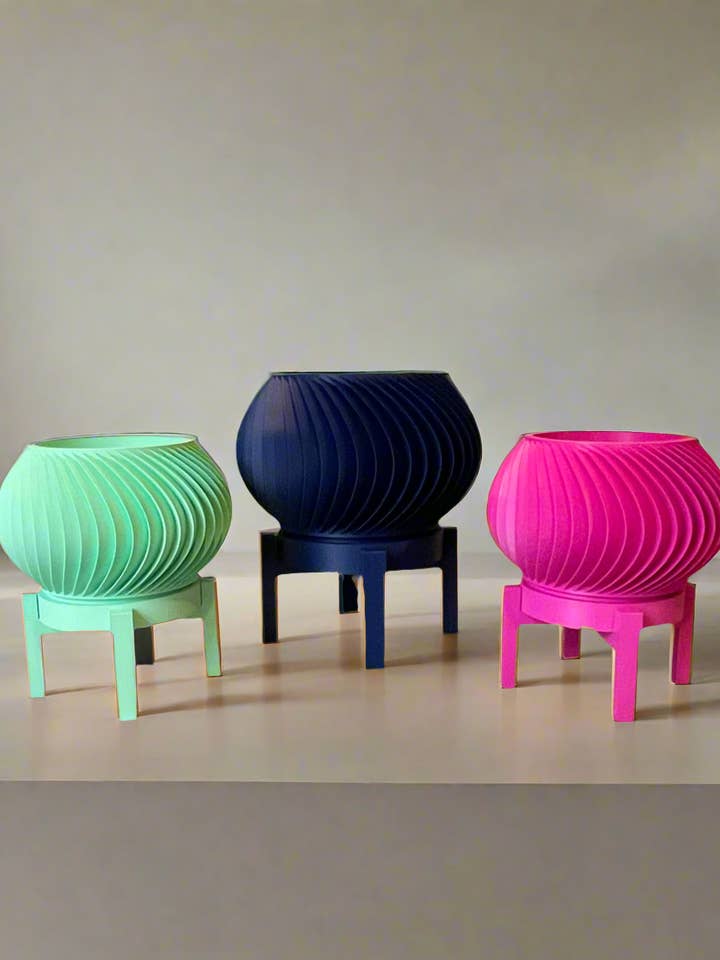 Twist & Thrive Planter with Drip Tray Stand for wholesale by Genetic Designs