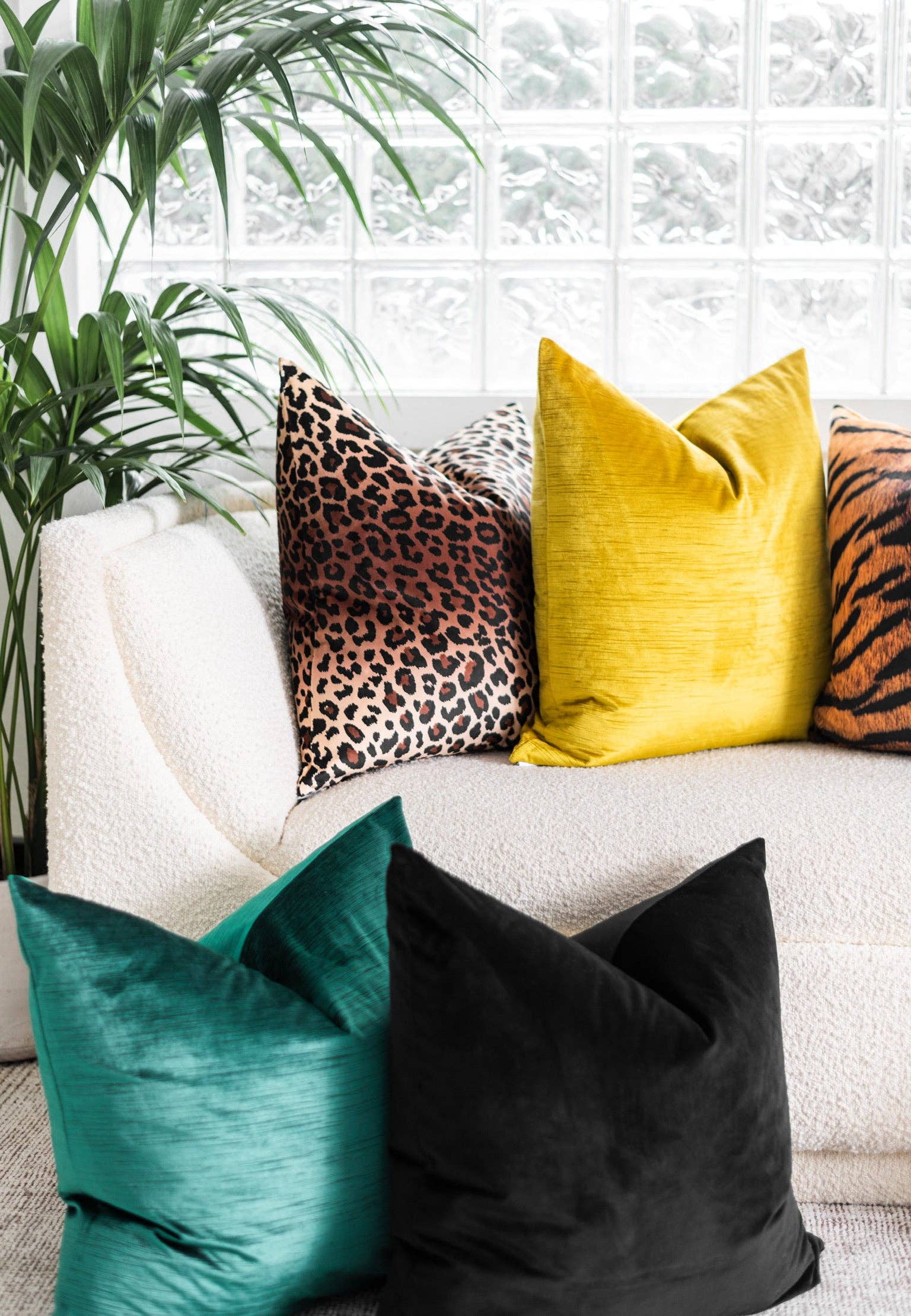 Visually Rich Home – wholesale Throw/decorative pillow – Leopard Velvet Pillow4