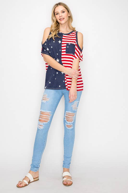 FLÅDE 10735SL524 - UDSKÆRING PÅ ÆRMESTJERNE OG STRIBET TOP for engroshandel på Faire10