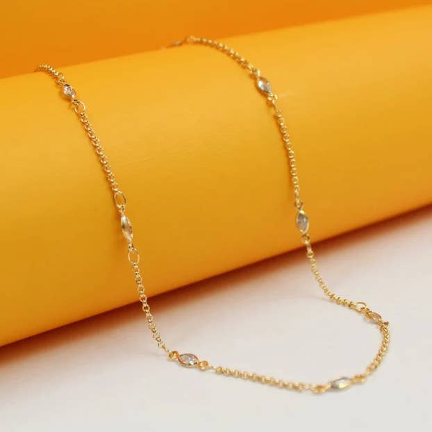 18K GULD FYLDT CHARME HALSKÆDE CZ STEN HALSKÆDE (F224) for engroshandel hos MIA Jewelry