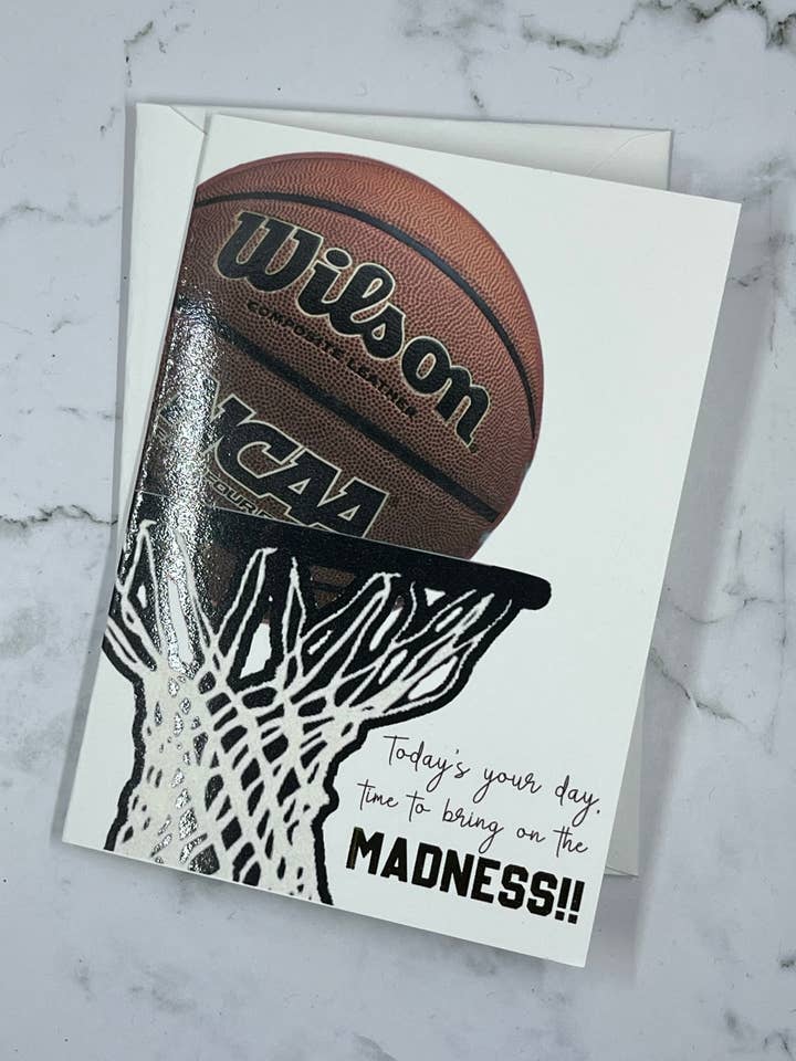 Il est temps d'apporter la carte d'anniversaire Madness pour la vente par D. Johnson & Co Greetings