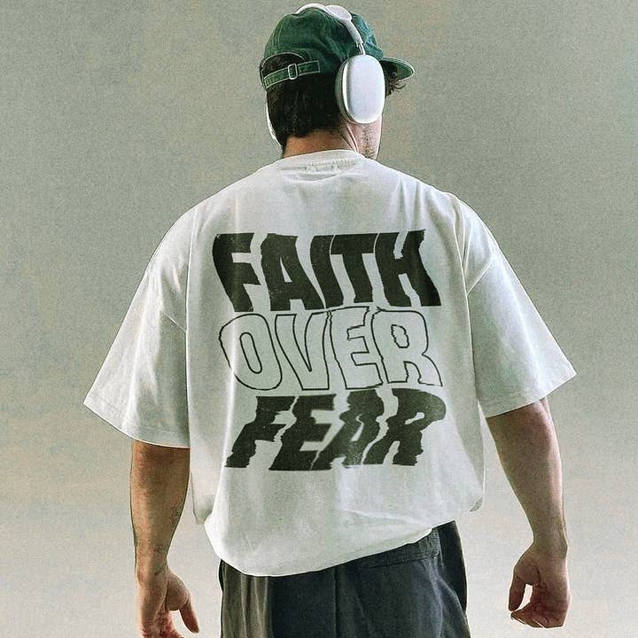Elevated Faith Over Fear grafisk T-shirt for engroshandel hos Bella Me