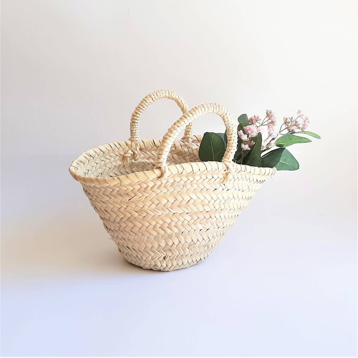 HandmadeBestSeller - Vente Sac de plage - Panier en paille rond pour demoiselle d'honneur / Rustique / Petit panier pour fille d’honneur4