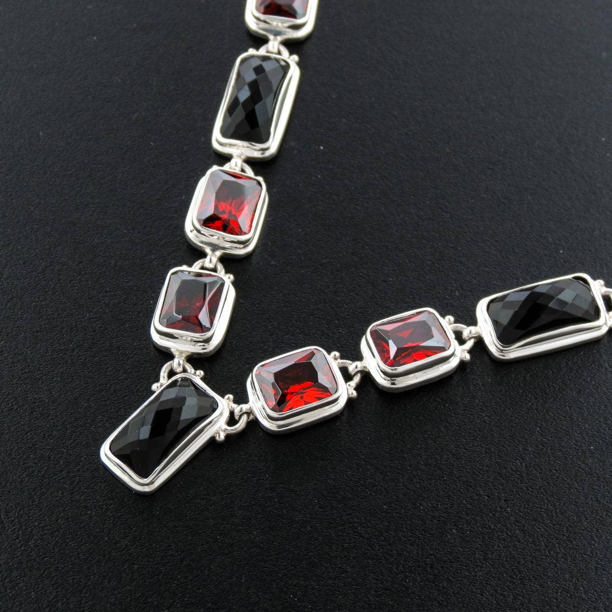 FifiRose - Wholesale Beaded/Pearl Necklace - 925 silver brilliant 40ct red garnet 45ct onyx sterling necklace, 17 1/2"1