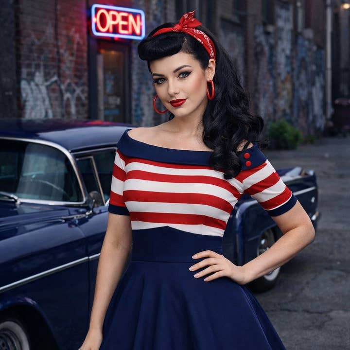 Vintageinspirerad nautisk klänning med röd- och vitrandig topp och marinblå kjol för wholesale av Dolly & Dotty