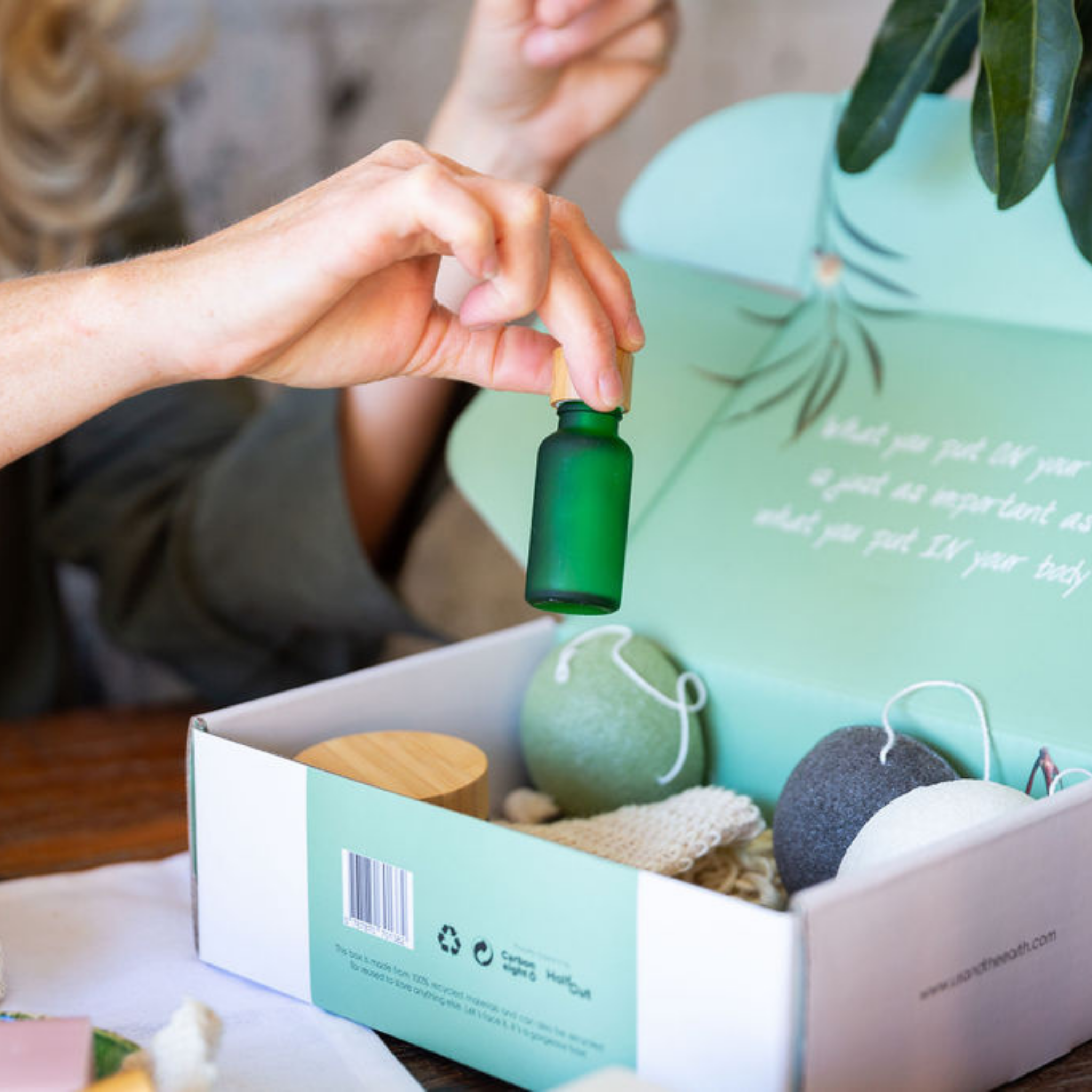 Us and The Earth - Wholesale Jar - Frosted Green Glass Cosmetic Jar & Dropper - Bamboo Lids - Set of 24