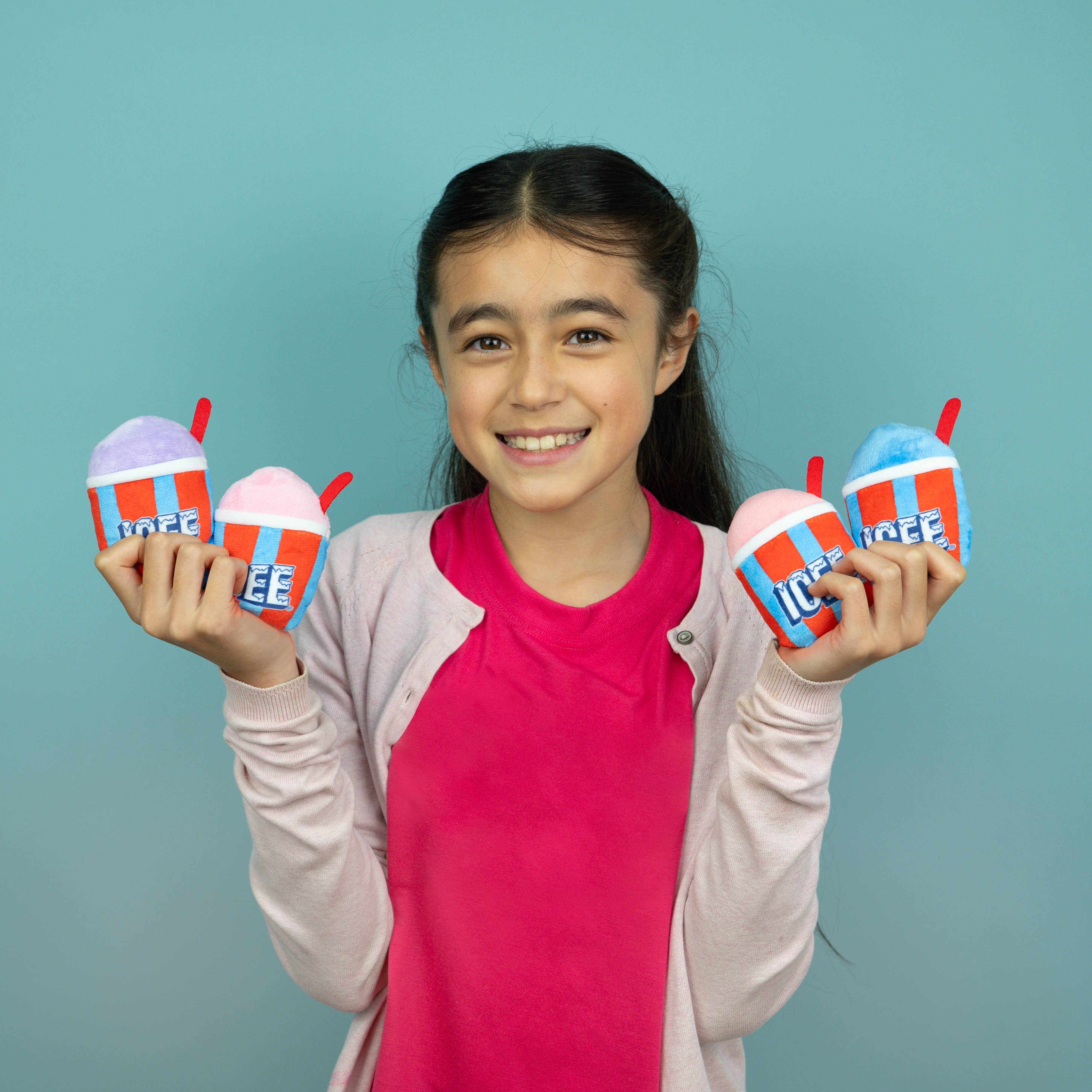 Fizz Creations Inc - Vente Coussin décoratif - Coussin en peluche ICEE avec mini peluche ICEE3